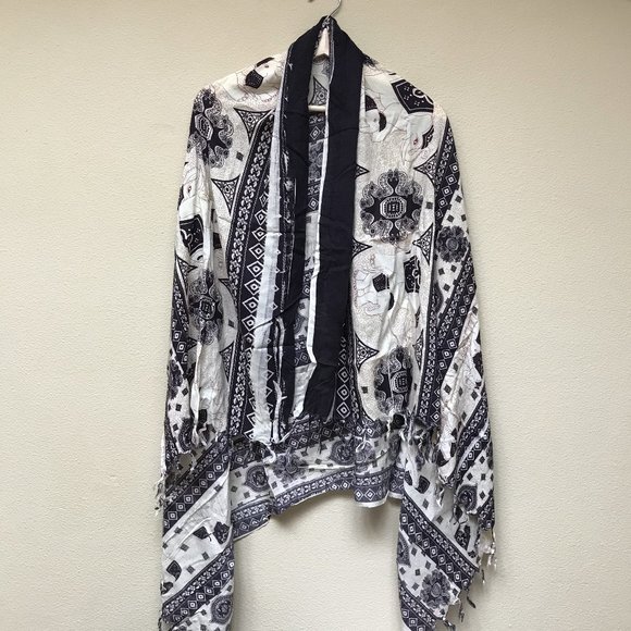 Elephant printed scarf/shawl - Picture 1 of 3